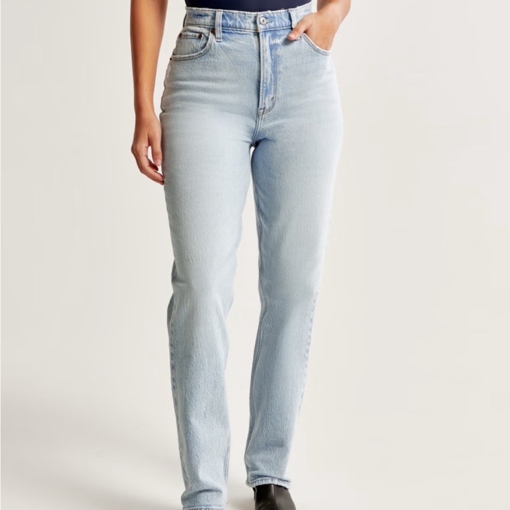 Abercrombie curve love 90s straight leg high-rise jeans worn 2x light color 27L